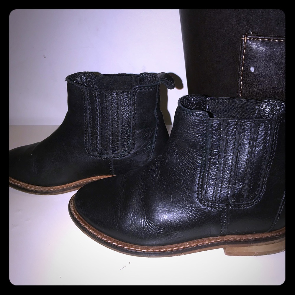 Black boots with heels (Girls)